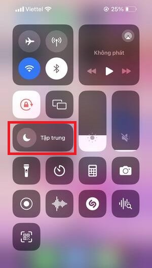 Cách hiển thị tên trên màn hình khóa iPhone